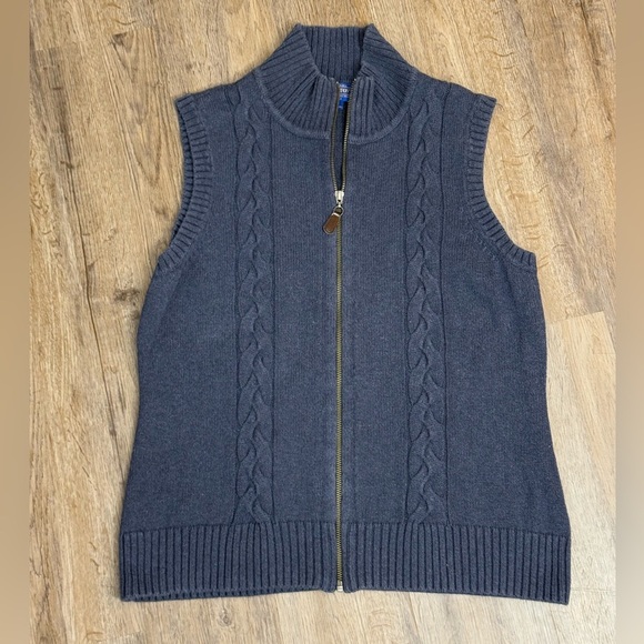 Pendleton • Full Zip Cable Knit Sweater Vest - Picture 2 of 12